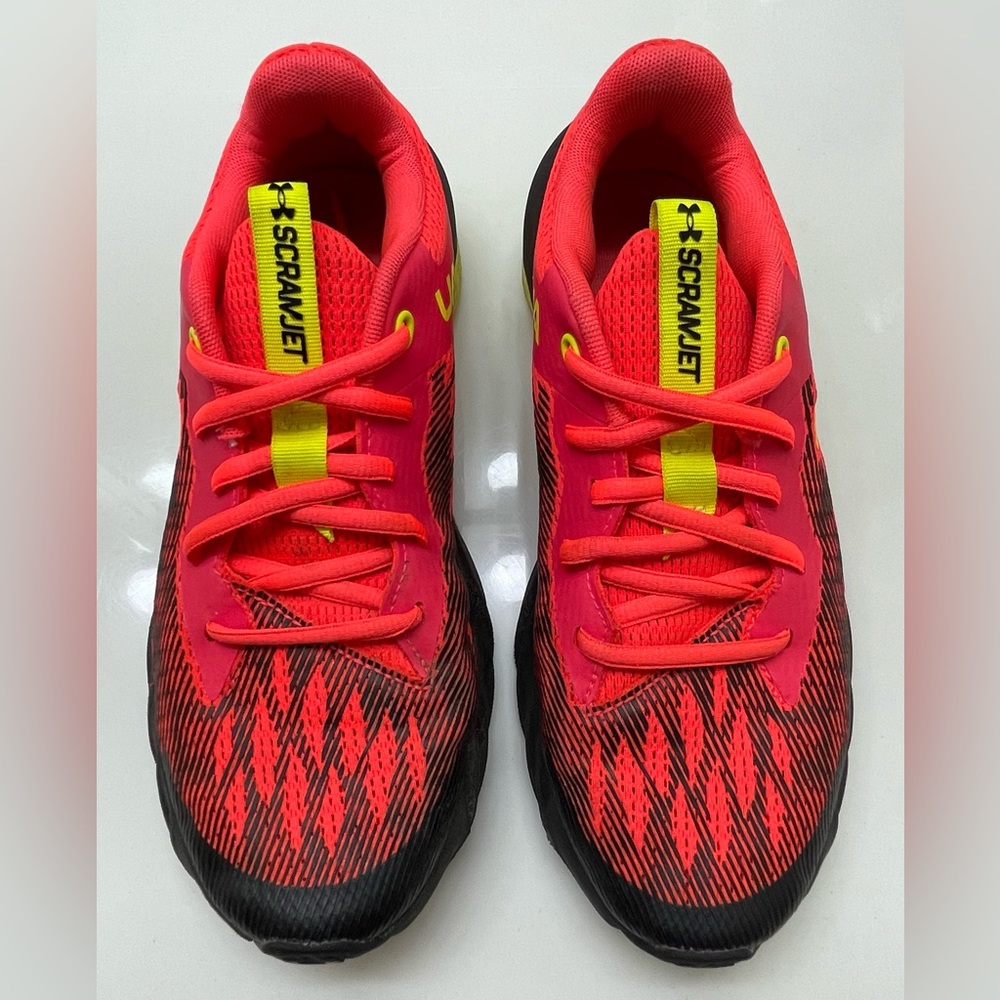 Under Armour boys charged scramjet 3 running shoe size 5Y